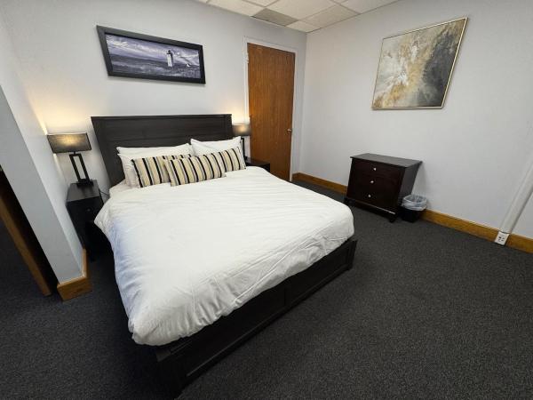 På billedet ses objektet Cozy Nook 1 Bedroom 2nd Floor Apt beliggende i byen Lindenhurst.