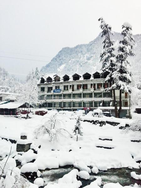 A la foto es mostra l'objecte Hotel Satkar Residency - Riverside Old Manali situat a la ciutat de Manāli.