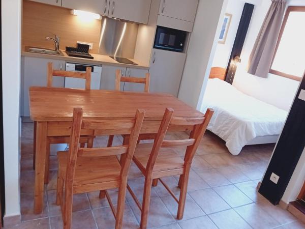 The photo shows the Apartment Termignon ski-in ski-out location located in the city of Val Cenis.