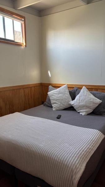 A la foto es mostra l'objecte Cabaña Costanera situat a la ciutat de Punta Arenas.
