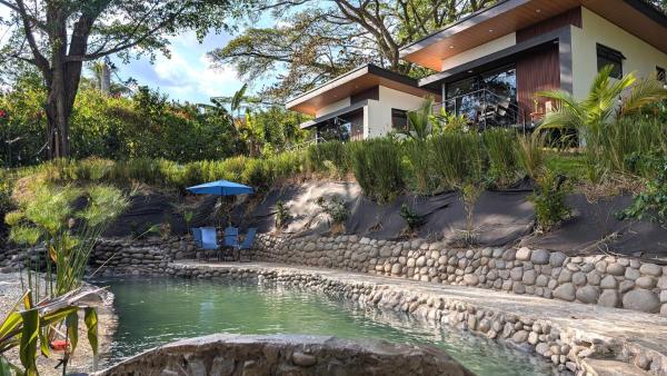 Auf dem Foto ist das Objekt Fully furnished lodge with hot tub and pool - Alto Castillo in der Stadt San José zu sehen.