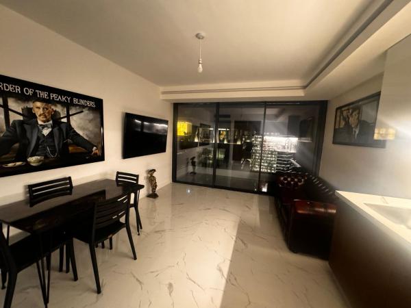 På bildet vises objektet Beautiful Sea and Mountain View apartment som ligger i byen Ayios Yeoryios.