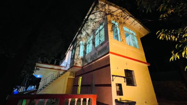 A la foto es mostra l'objecte Shourya Homes situat a la ciutat de Arvi.