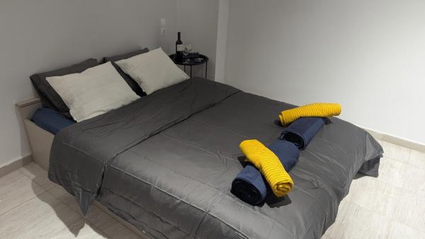 A la foto es mostra l'objecte Central Patras Intimate Escape situat a la ciutat de Patra.