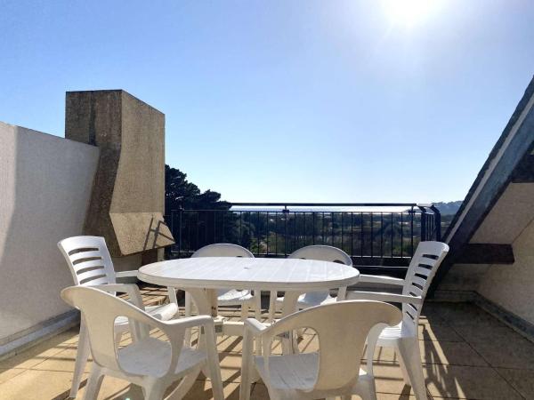 A la foto es mostra l'objecte REF 033 Appartement T3 vue mer Les Terrasses de Kerjouanno Arzon situat a la ciutat de Arzon.