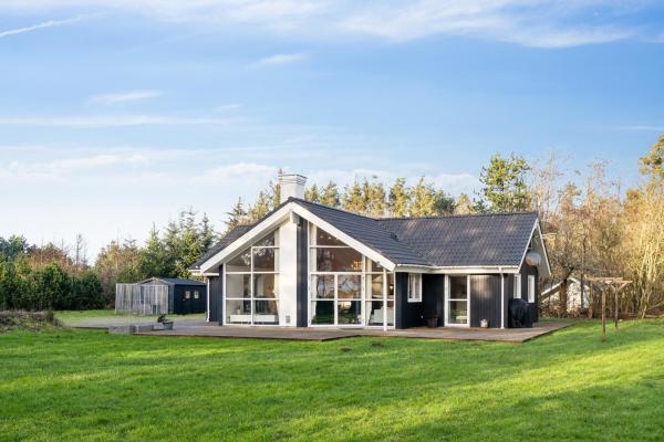 Na fotografii je vidět objekt Feriehus 1104 nacházející se ve městě Ringkobing.