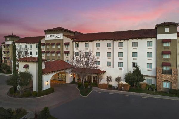 På billedet ses objektet Courtyard by Marriott Paso Robles beliggende i byen Paso Robles.