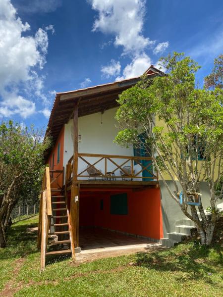 A la foto es mostra l'objecte Morada na Serra chalé com hidromassagem, deck, churrasqueira situat a la ciutat de Gonçalves.