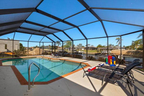 Electric Heated Pool On Gulf Access Canal W/kayaks! Villa Jen - Swfl Rentals - Cape Coral, FL