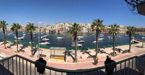 The photo shows the Apartment Marsascala Seafront located in the city of Il-Kappara.