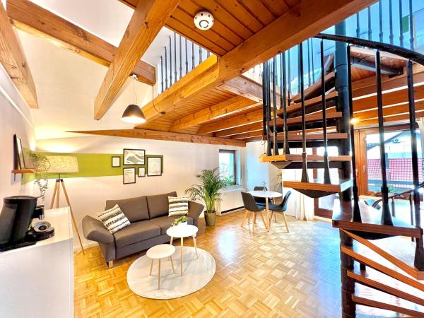 На фото показан объект Maisonette-Wohnung mit Balkon, расположенный в городе Unteraichen.