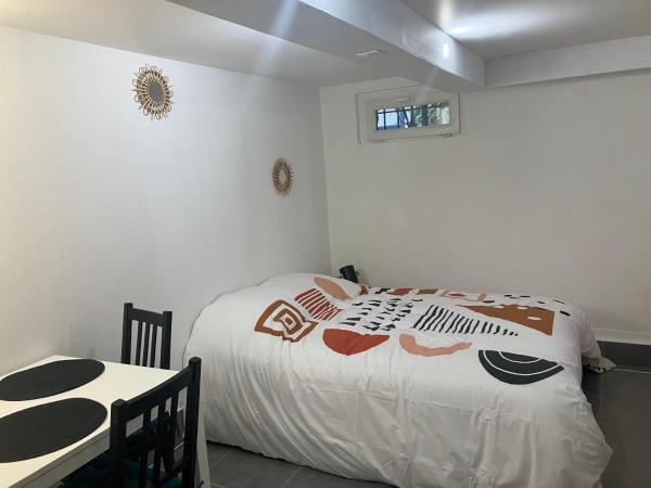 Op de foto is het object Petite Chambre avec SdB partagée te zien, gelegen in de stad Angers.