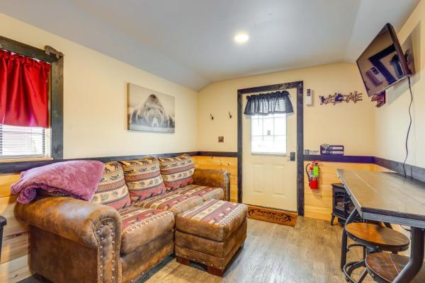 7 Mi To Dollywood: Cozy Cabin W/ Patio & Grill! - Tennessee