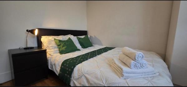 Foto 8: 2 Bed Flat - Sleeps 4 - Parking - Balcony - Wifi