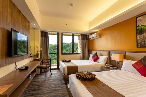 The photo shows the Splendido Tagaytay Hotel and Country Club located in the city of Upli.