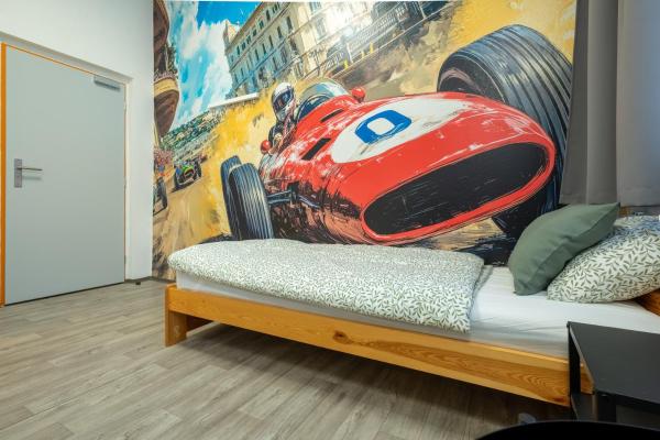 На фото показан объект Driving Camp Autodrom Sosnová, расположенный в городе Oslovice.