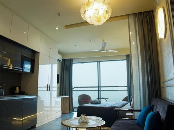Welcome to Elegant hideaway suites - 39th floor, Nové Dilí