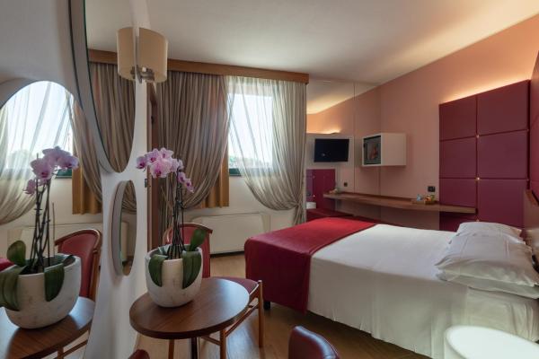 Op de foto is het object Hotel Motel Futura te zien, gelegen in de stad Paderno Dugnano.