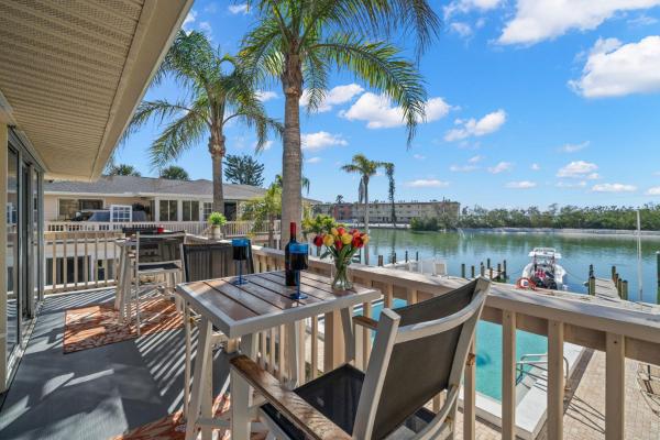Na fotografii je vidět objekt Bayside Escape-Condo w Dock Pool and Near Beach nacházející se ve městě Vamo.