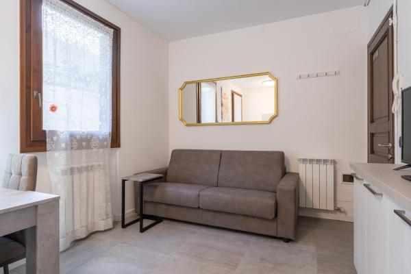 Kuvassa näkyy kohde Maison Giulia - studio with swimming pool access, joka sijaitsee kaupungissa Introbio.