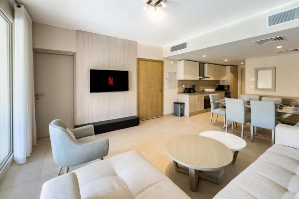 Billede 3: Remarkable & Rare 2BDR Mangroovy Free Pool & Beach