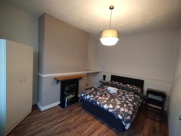 Na fotografii je vidět objekt Double-Bed Manchester Close To Bolton City Centre C1 nacházející se ve městě Little Hulton.