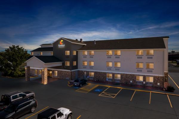 Na fotografii je vidět objekt Comfort Inn & Suites Greeley nacházející se ve městě Evans.