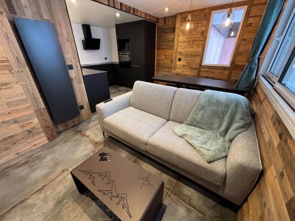 A la foto es mostra l'objecte Le Refuge des Mômes situat a la ciutat de Huez.