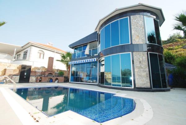 På bilden syns objektet Luxury Villa with Pool, Sea View som ligger i staden Yaylalı.