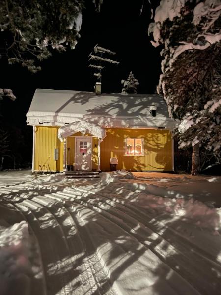 Nella foto è visibile l'oggetto Mysigt hus på hästgård, strax utanför Kiruna situato nella città di Kiruna.