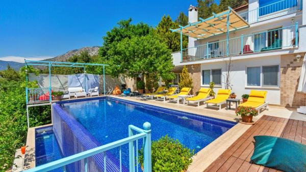 På billedet ses objektet Uzumlu Village 3 Bedroom Villa 6021 beliggende i byen Kalkan.
