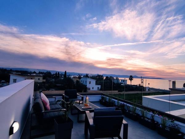 Na fotografii je vidět objekt New Luxury Georgia Beach Villa II nacházející se ve městě Argaka.