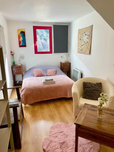 Na zdjęciu widoczny jest obiekt Chambre chez l'habitant à Centron au cœur de la Haute-Tarentaise położony w mieście Saint-Marcel.
