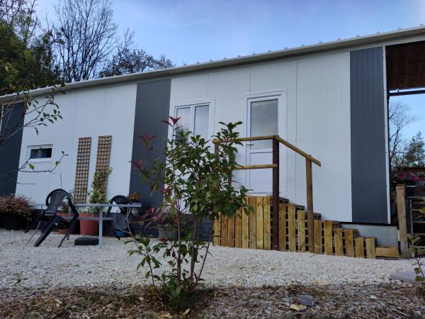 På billedet ses objektet Tiny House Ecuries du Vieux Moulin beliggende i byen Forcey.