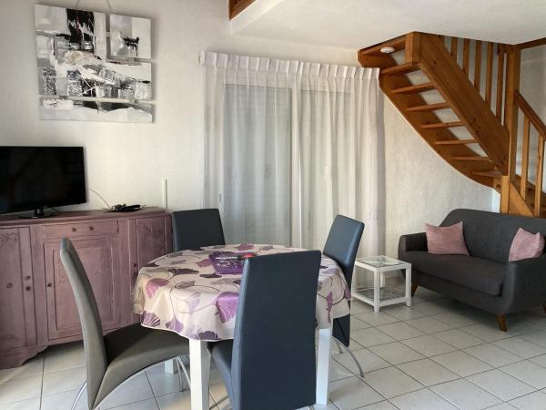 A la foto es mostra l'objecte les maisons bleues situat a la ciutat de Capbreton.