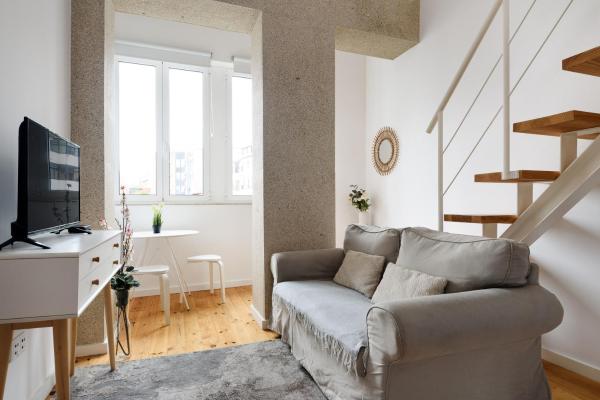 Mezzanine Studio in the City Center, Порту