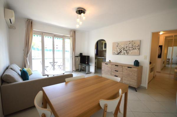 " Le Madrilien " Citycenter - Terrasse - Clim - 400m Croisette - Wifi - Vallauris
