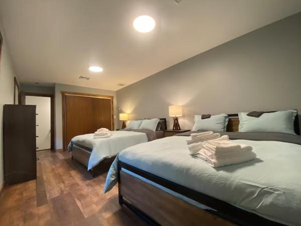 A la foto es mostra l'objecte STUNNING RENOVATED 4BR House situat a la ciutat de Wolcott.
