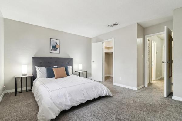 Na fotografii je vidět objekt Sweetwater 26d I Beautiful 2bd Apt I Free Parking nacházející se ve městě Gainesville.