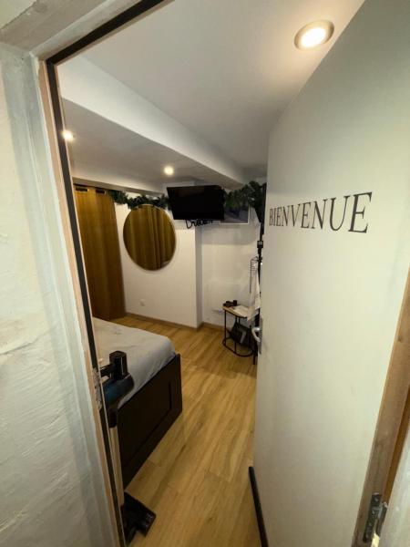 A la foto es mostra l'objecte Studio COCON DeSIGN situat a la ciutat de La Mure.