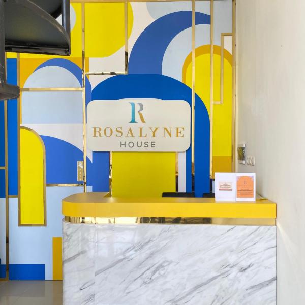 The photo shows the Rosalyne House Malioboro 2 located in the city of Sentool.
