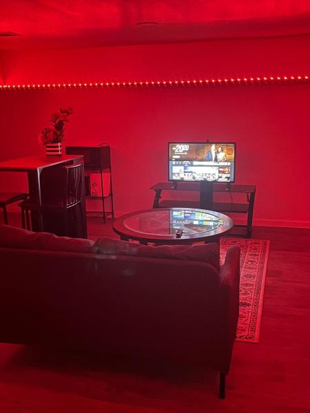 På bildet vises objektet Luminous & Cozy Modern Escape som ligger i byen Hillside.