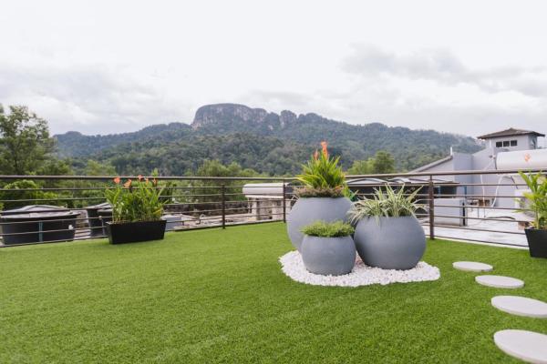 照片显示了位于Ampang市的Chic 6BR Home Private Rooftop Garden Kemensah KL物件。