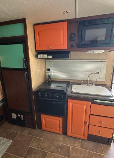 A la foto es mostra l'objecte Cozy Camper situat a la ciutat de Old Town.
