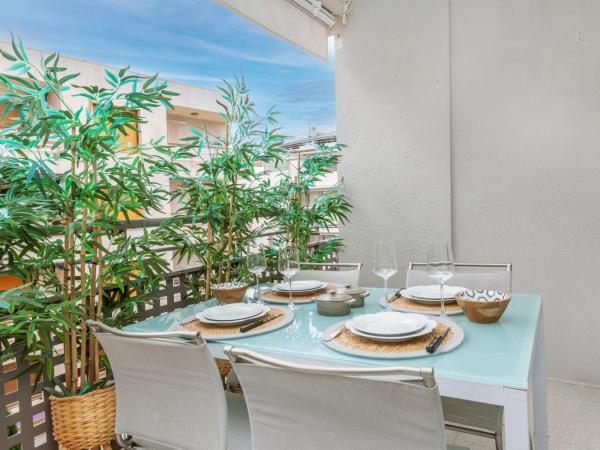 Na zdjęciu widoczny jest obiekt Apartment Serenity by Interhome położony w mieście Tossa de Mar.