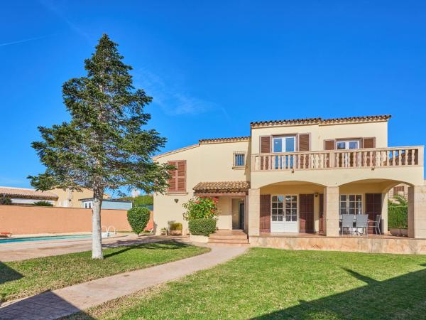 Na zdjęciu widoczny jest obiekt Holiday Home Villa Tos by Interhome położony w mieście Sa Coma.