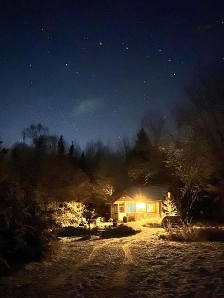 A la foto es mostra l'objecte Bäckstugan situat a la ciutat de Vittinge.