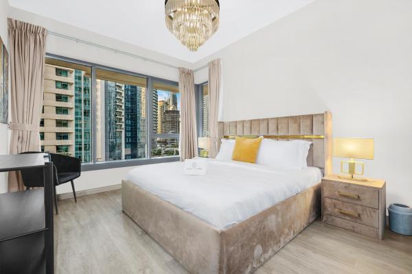 Φωτογραφία 5: 2BR Burj View with Balcony, Pool, Gym & Walk to Dubai Mall