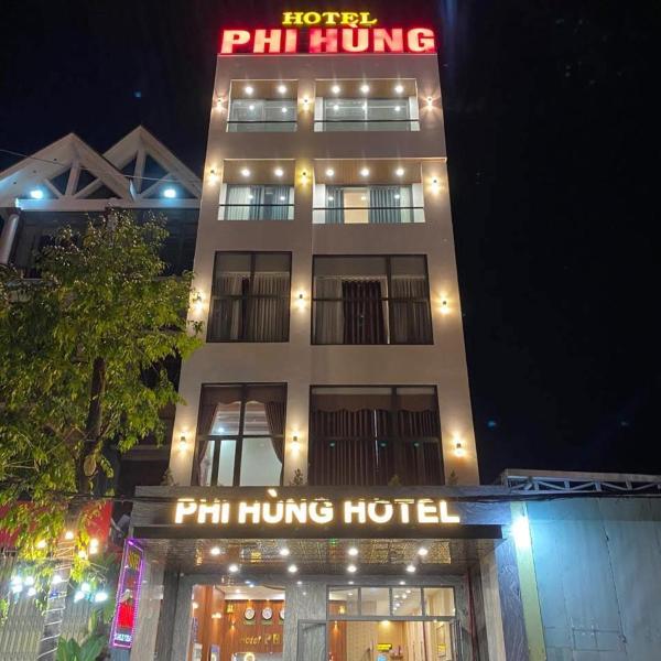 The photo shows the Phi Hùng Hotel located in the city of Phú Khê (2).