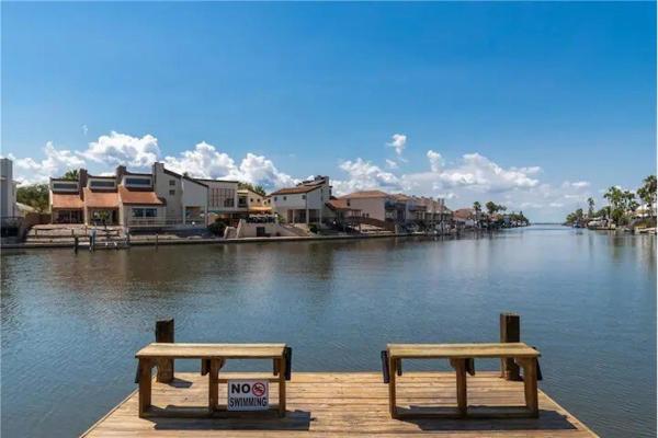 A la foto es mostra l'objecte 3 bedroom 3 bath Condo situat a la ciutat de Corpus Christi.